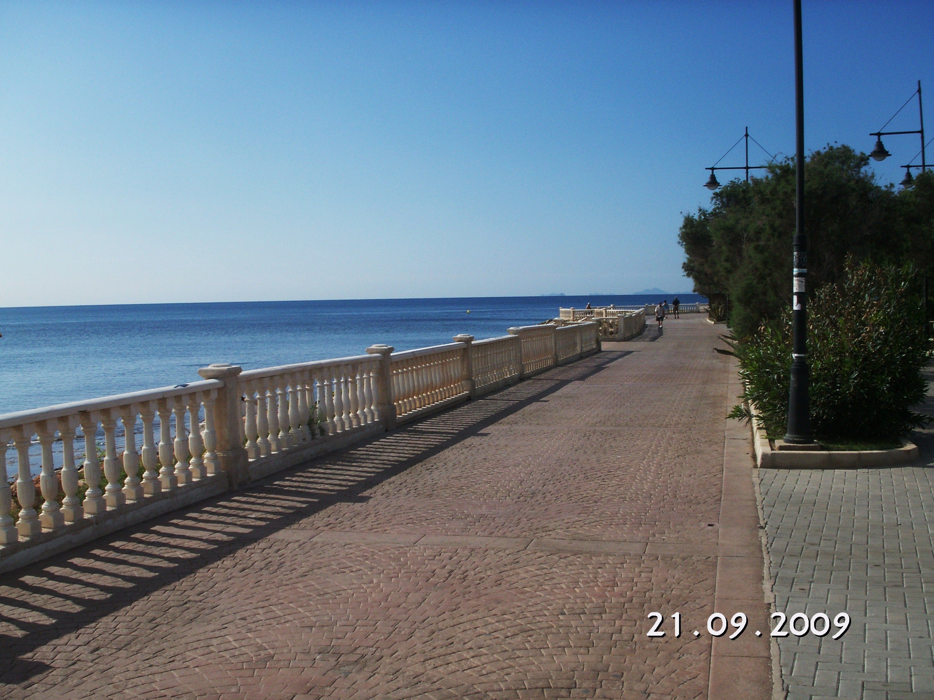 En Bit Av Strandpromenaden I Torrevieja